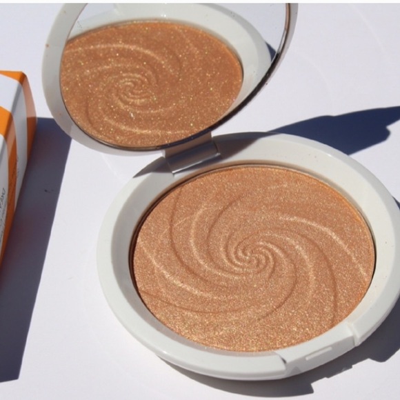 BECCA Other - ✨ Becca Shimmering Skin Perfector Pressed Highlighter - Dreamsicle
